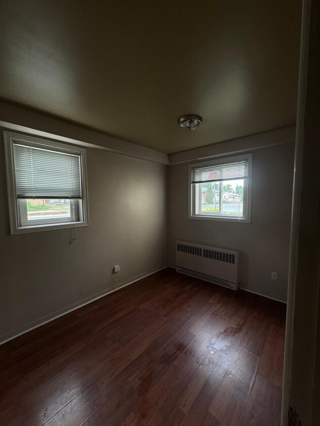 Building Photo - 409 College Ave E