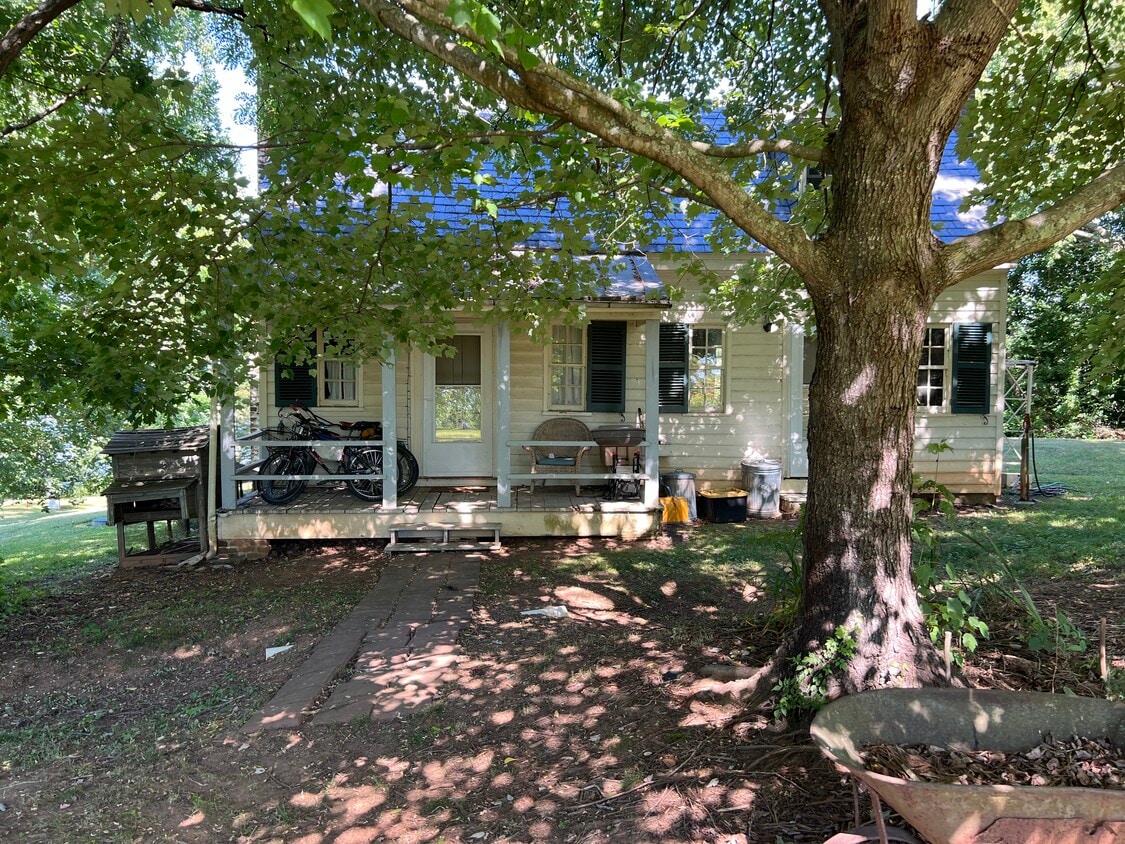 Primary Photo - 1115 Bracketts Farm Rd