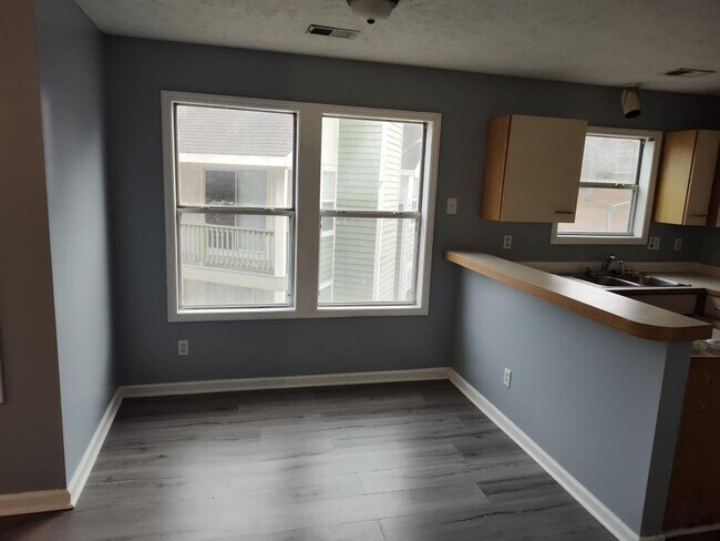 Building Photo - 6724 Willowbrook Dr