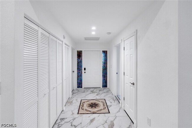 Foto del edificio - 6511 Royal Woods Dr