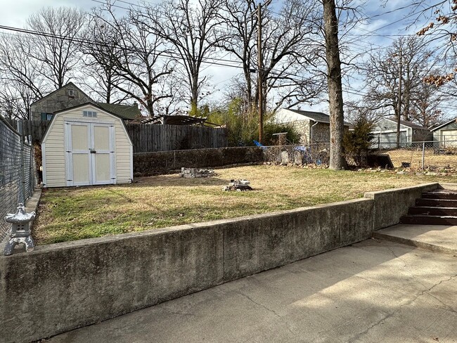 Building Photo - NICE 3 BEDROOM 1 BATH IN S. JOPLIN-$1,095....