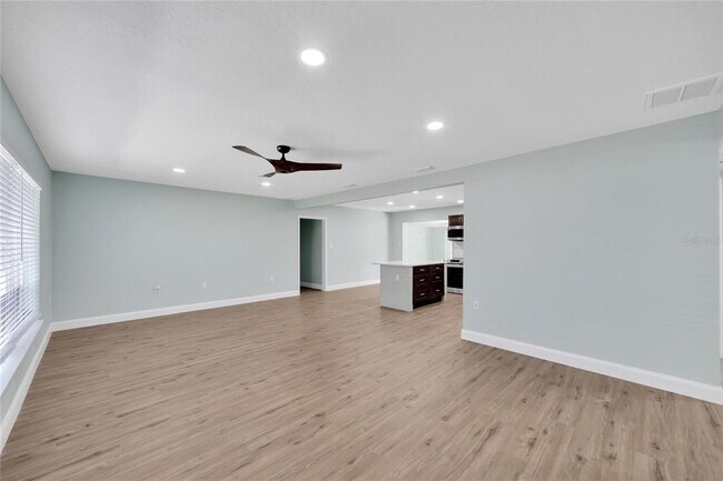 Building Photo - 713 Shore Dr E