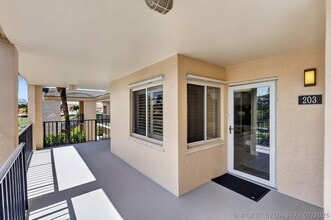 Building Photo - 275 Palm Ave