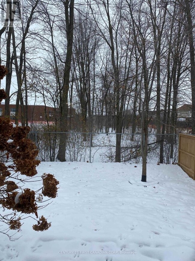 Building Photo - 811 Silverfox Crescent