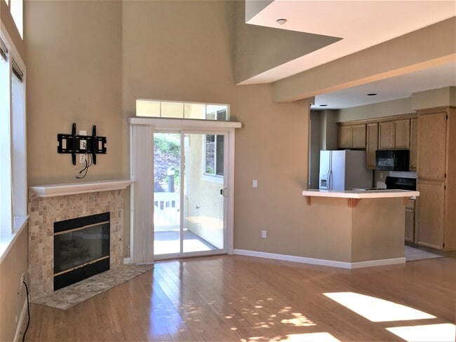 Building Photo - 211 Wildrose Common