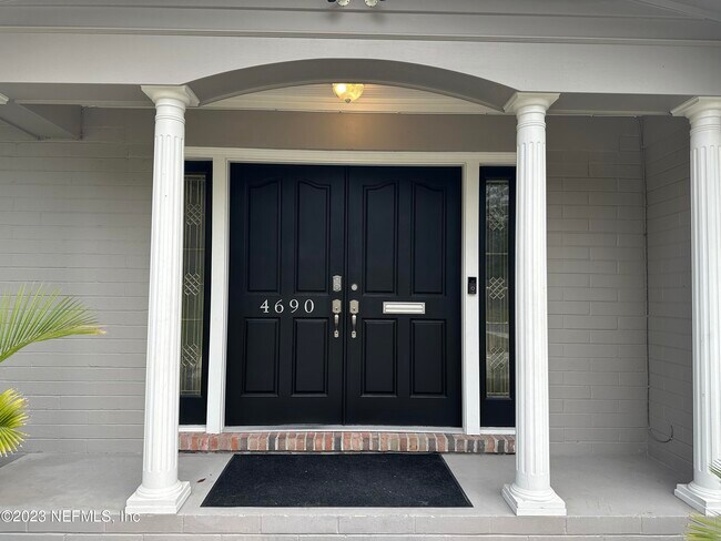 Foto del edificio - 4690 Homestead Rd