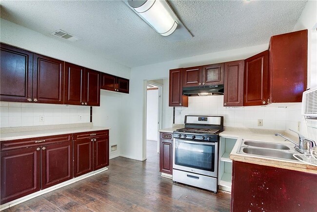 Building Photo - 6608 Johnny Morris Cove