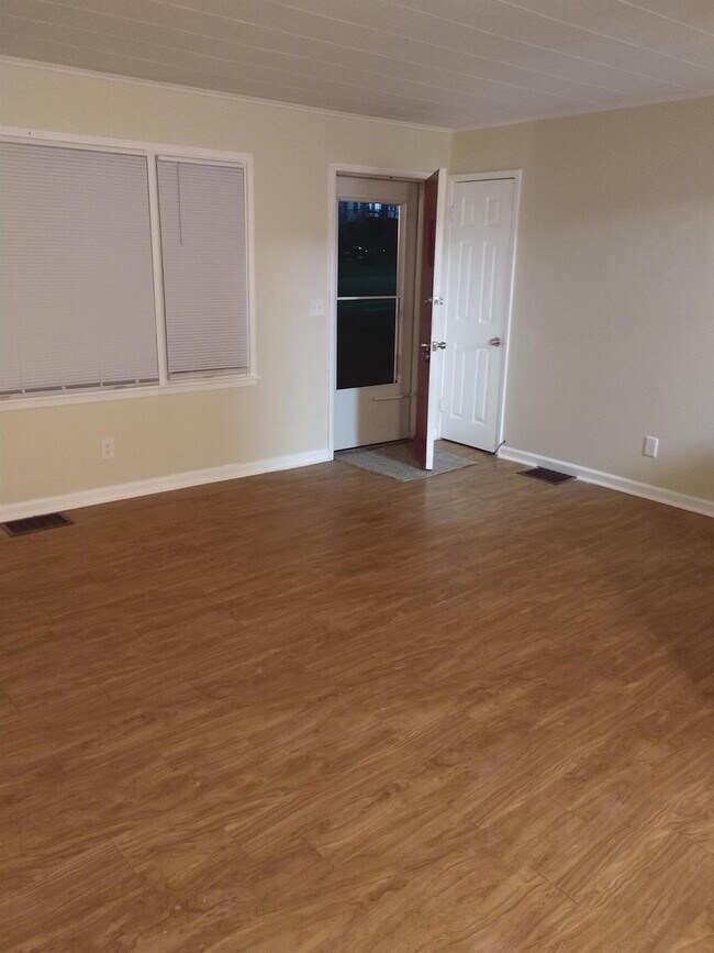 Building Photo - 7334 Clovernook Ave