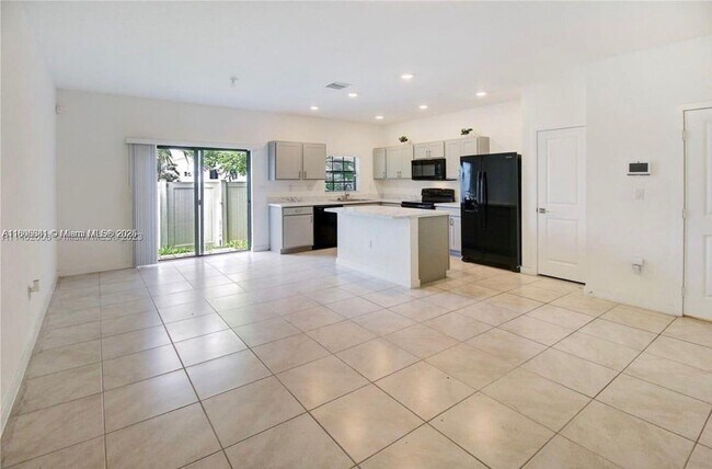 Foto del edificio - 777 SW 11th St