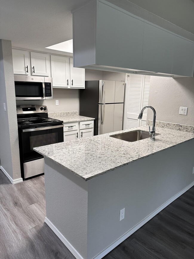 Building Photo - Waterford Apartments