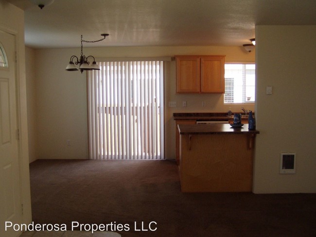 Building Photo - 3 br, 2.5 bath House - 257 E BLACK BUTTE AVE