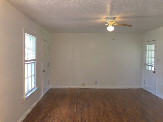 Foto del edificio - Now Available! Charming 2 Bed | 1 Bath Home in Cleburne