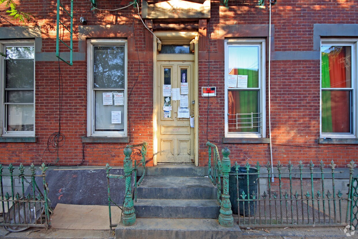 Building Photo - 172 N 8th St
