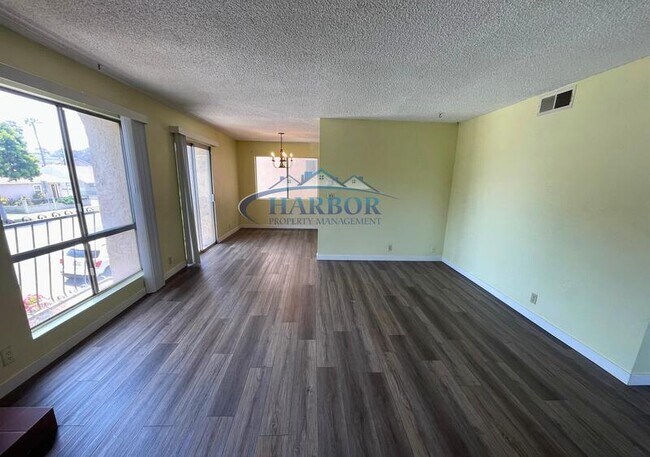 Foto del edificio - 4929 West 120th Street - 2