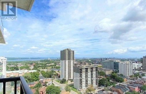 Building Photo - 15 Queen St S