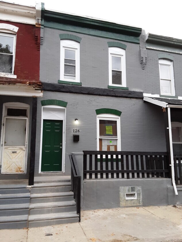 126 N Dearborn St Photo