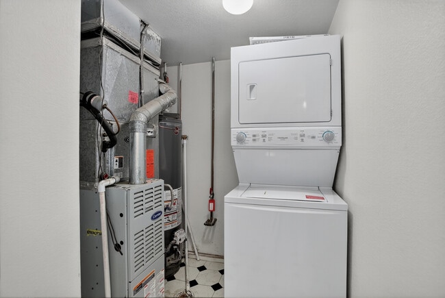 Building Photo - 4054 Perth St