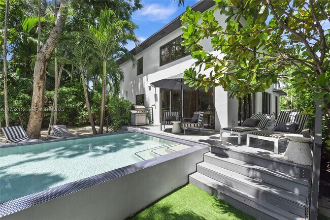 Foto del edificio - 1210 NE 89th St