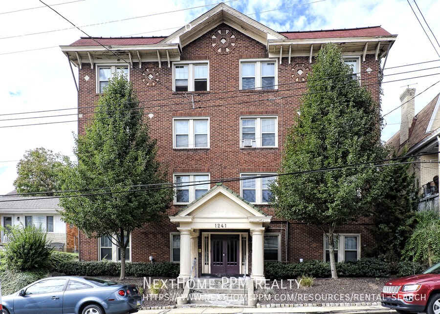 1241 Illinois Ave Unit 6, Pittsburgh, PA 15216 Room for Rent in