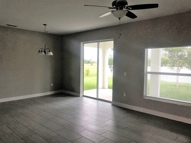 Building Photo - NW Cape Coral Single Family Home