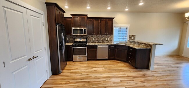 Building Photo - 2552 E Hidden Crk St