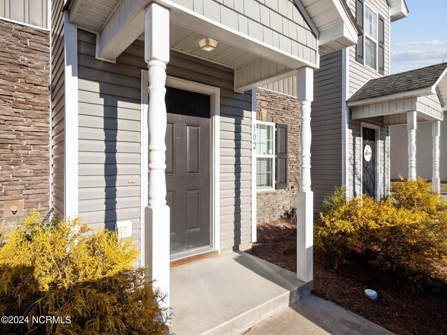 Building Photo - 102 W Murrow Ln