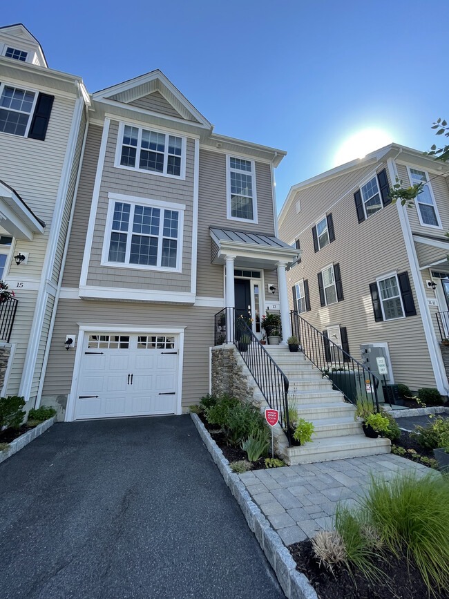Main Entrance - 13 Putnam Ln