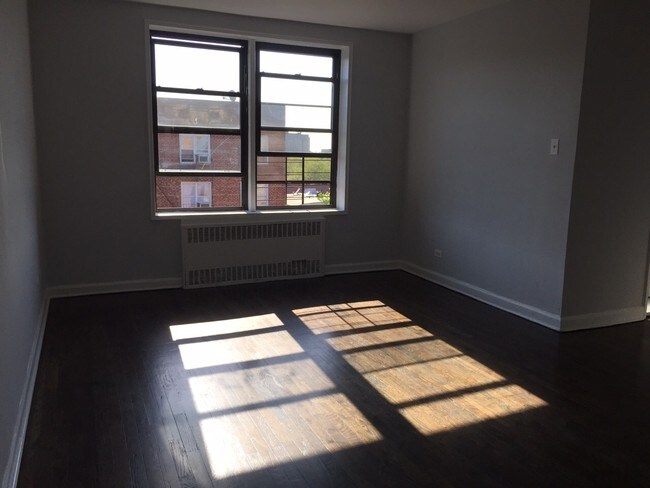 Foto del edificio - 2862 Hylan Blvd