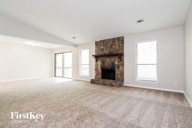 Building Photo - 3226 Deshong Dr SW