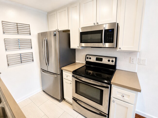 Foto del edificio - 1351 N Orange Dr