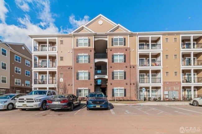 Building Photo - 643 Strassle Way