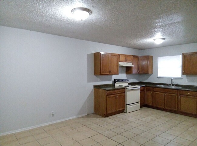 Foto del edificio - Welcoming 2-Bedroom Home in a Quiet Northe...