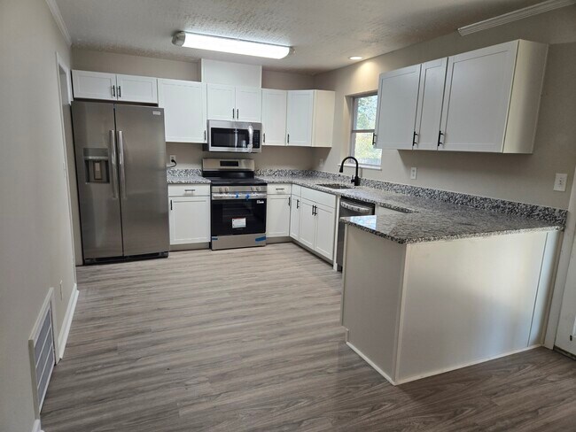 Foto del edificio - 2015 Fernwood Cir