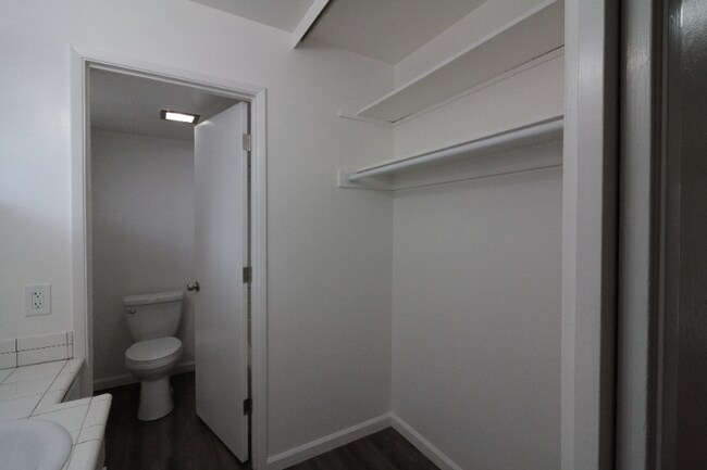 Foto del edificio - 2220 Lake Rd