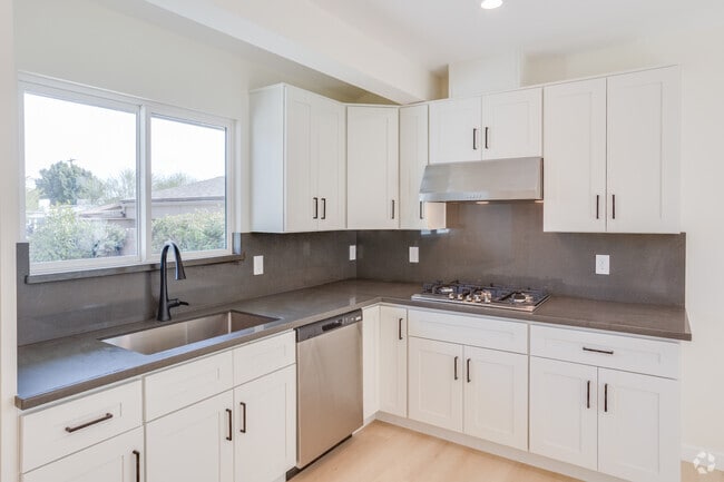2 habitaciones, 1 baño - 632 pies cuadrados - Cocina - 8601 Delco Ave