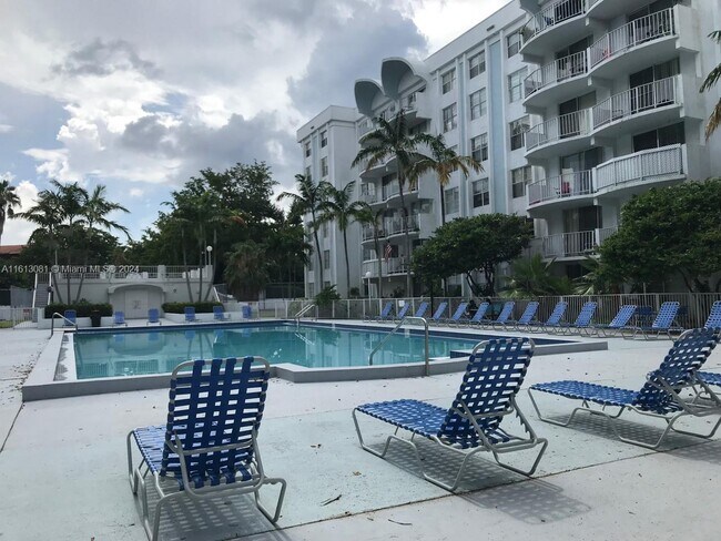 Foto del edificio - 486 NW 165th St