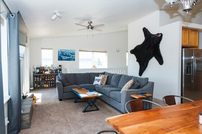 living room - 635 Pearl Dr Townhome