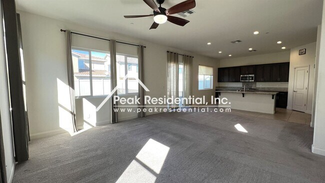 Foto del edificio - 4 br, 3 bath House - 10320 Ensemble Wy