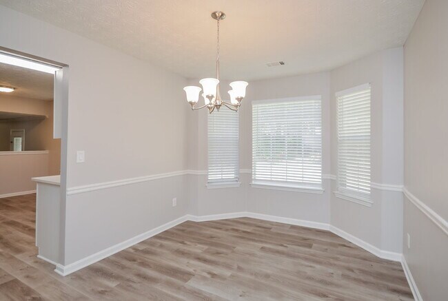 Building Photo - 237 Fox Run