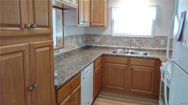 Building Photo - 326 Oneida River Rd