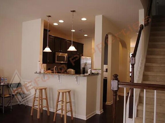 Foto del edificio - 2 Bedroom, 2.5 Bathroom Townhome with 2 Parking Spaces in Renaissance Park – Minutes from Downtow...