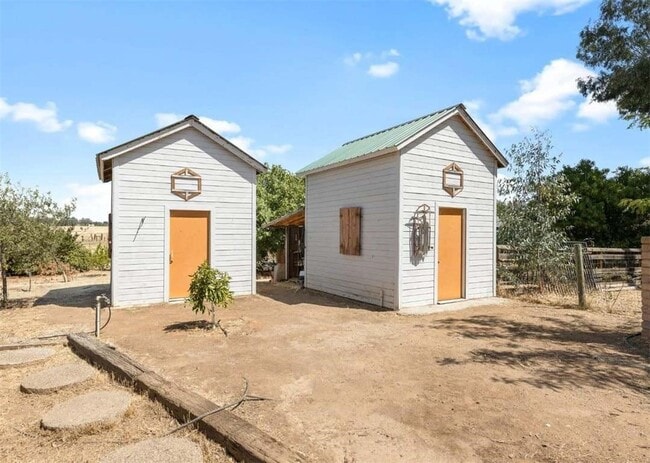 Foto del edificio - 12580 Heather Ln