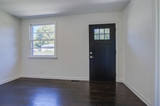 Building Photo - Fully Renovated 3 Bed Home in Donelson! *H...