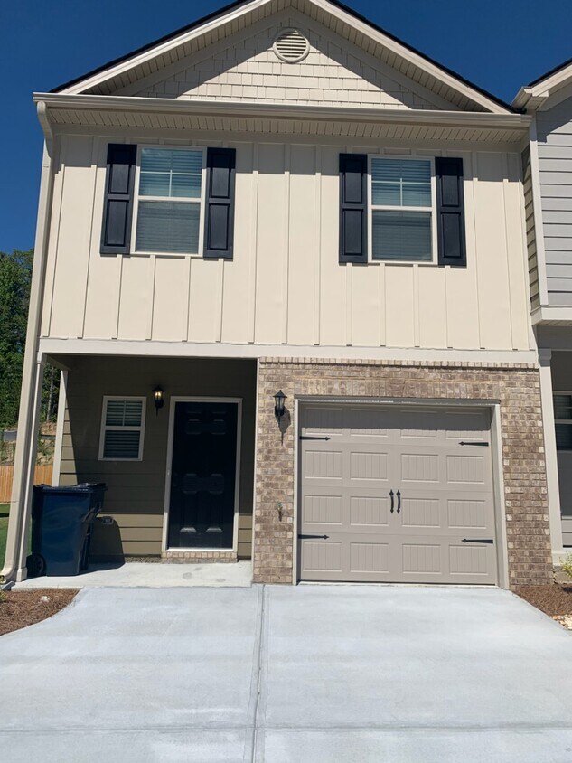 Primary Photo - 1400 Creel Ln