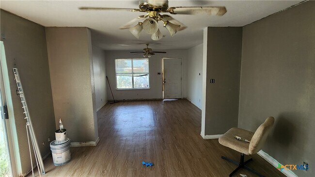 Foto del edificio - 112 Goates Rd