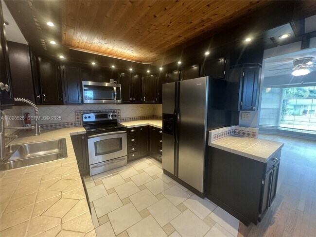 Foto del edificio - 141 NW 72nd Way