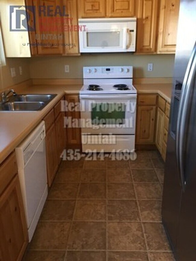 Foto del edificio - 3 Bedroom 2.5 Bathrooms Town Home