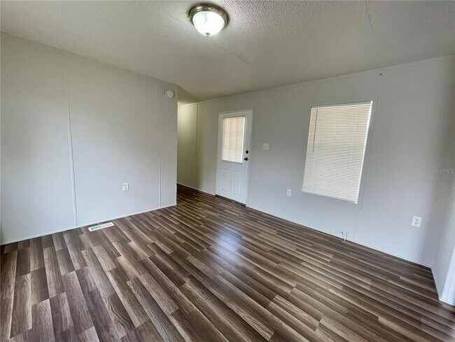 Foto del edificio - 6334 Eugene Acres Ln