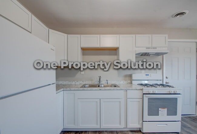 Building Photo - 5284 Broadway 2E Broadway