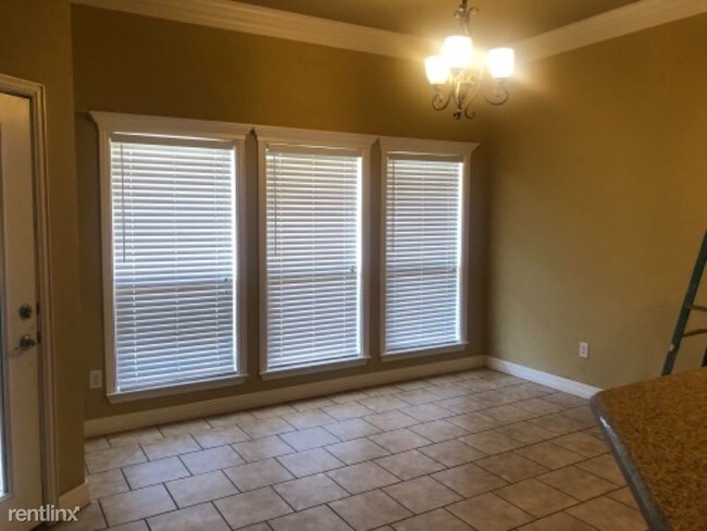 Building Photo - 4 br, 3 bath House - 327 S. Cedar Ridge Dr